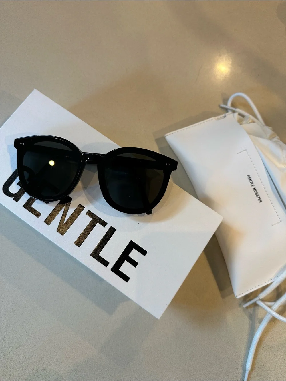 GENTLE MONSTER Black Round Sunglasses with White Case